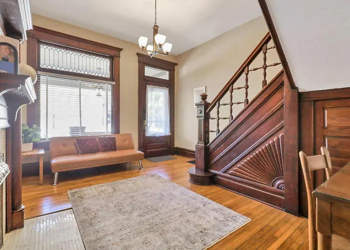 4 Bed Duplex Near Goodale Park Holiday home