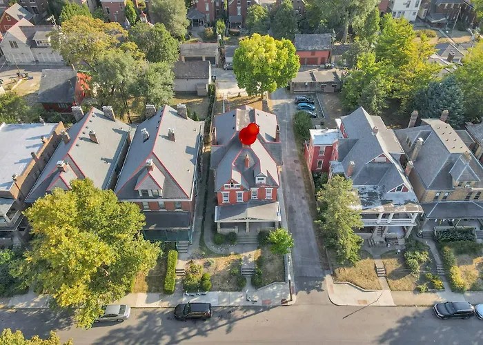 4 Bed Duplex Near Goodale Park Holiday home *