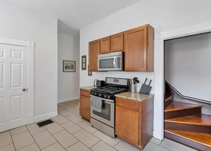 4 Bed Duplex Near Goodale Park Holiday home *