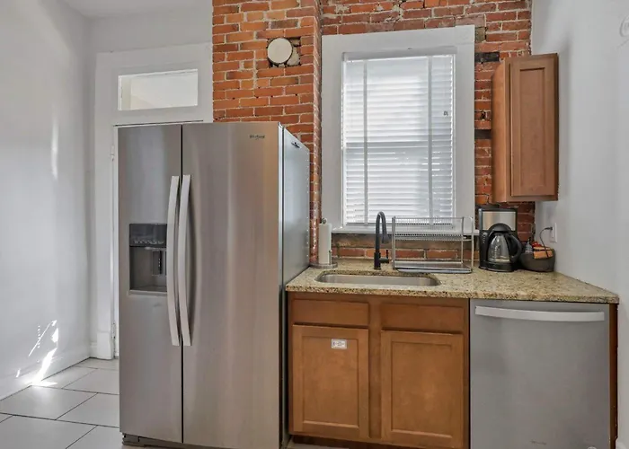 4 Bed Duplex Near Goodale Park Holiday home