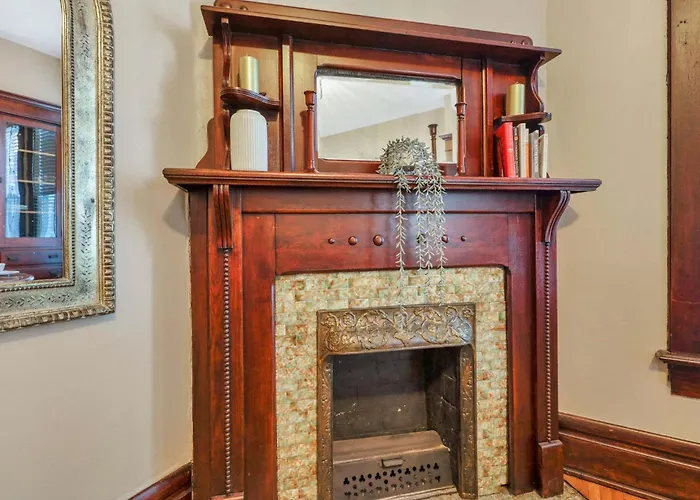 4 Bed Duplex Near Goodale Park Holiday home *