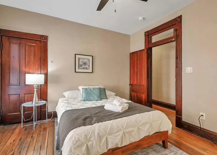 4 Bed Duplex Near Goodale Park Holiday home