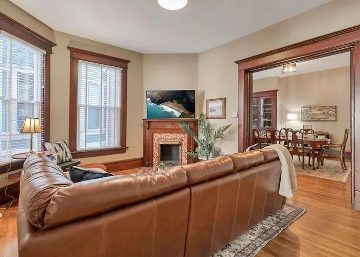 4 Bed Duplex Near Goodale Park *