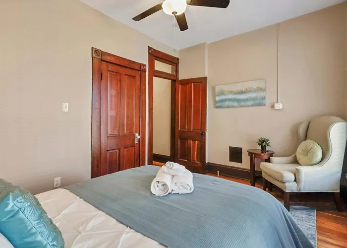 4 Bed Duplex Near Goodale Park Holiday home *