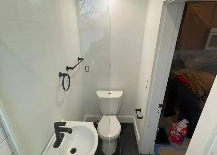 4 Bed Duplex Near Goodale Park Holiday home *